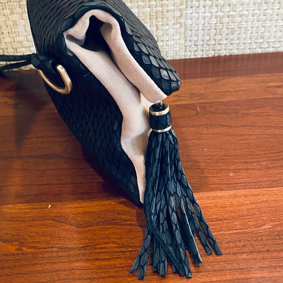 🌟2xHP🌟Black & Beige Textured Cowhide Leather & Suede Convertible Bag Art Hi… - Picture 7 of 15